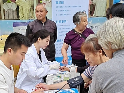 義診活動(dòng)進(jìn)社區(qū)，慢病服務(wù)送健康！